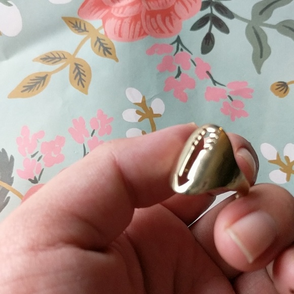 Nwot gold arrow ring size 7 - Picture 3 of 4